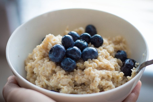 Oatmeal with blueberries